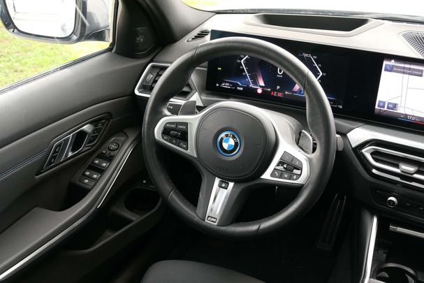 BMW 330e Touring 215 kW image number 29