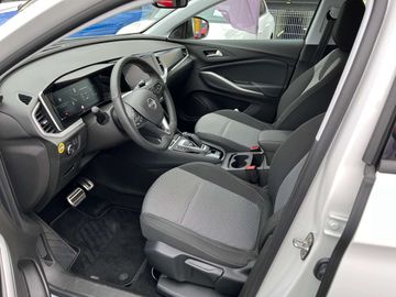 Car image 12