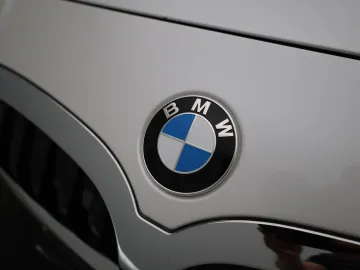 Car image 38