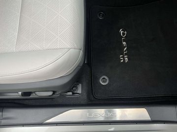 Car image 37