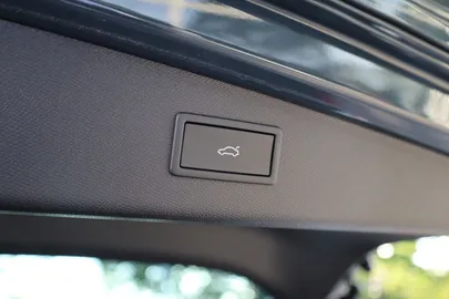 Car image 38
