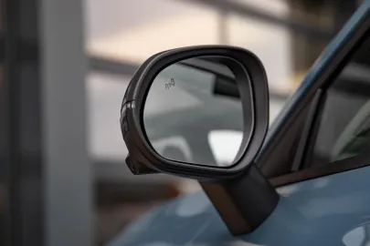 Car image 32
