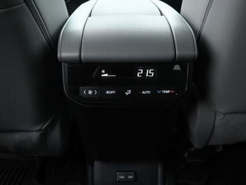 Car image 32