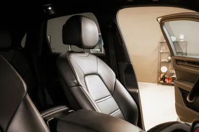 Car image 29