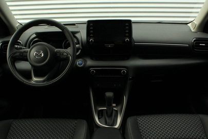 Car image 16