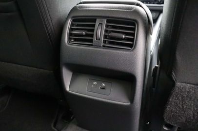 Car image 32