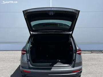 Car image 28