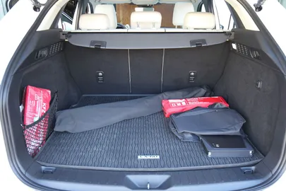 Car image 25