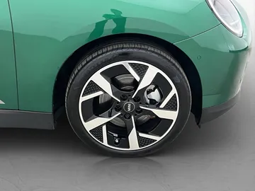 Car image 32