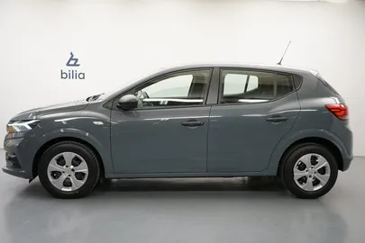Car image 3