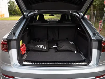 Car image 35