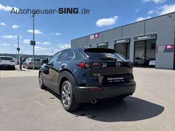 Car image 4