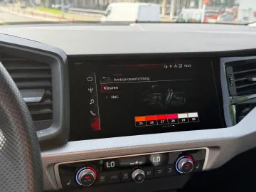 Car image 35
