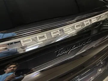 Car image 28