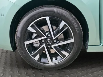 Car image 23
