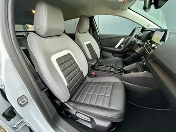 Car image 29
