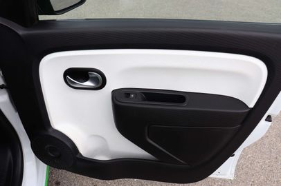 Car image 36