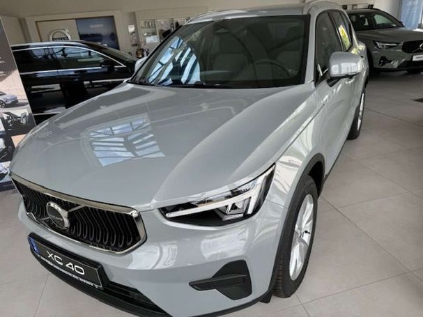 Volvo XC40 B3 Core DKG 120 kW image number 1