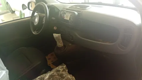 Car image 19