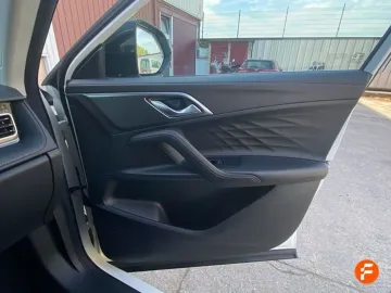 Car image 26