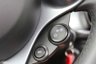 Car image 30