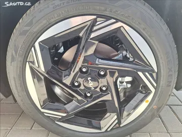 Car image 27