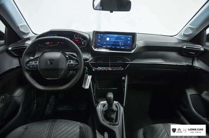 Car image 10