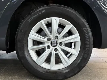 Car image 24