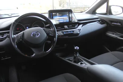 Car image 4