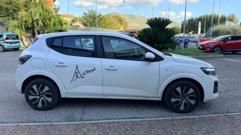 Car image 4