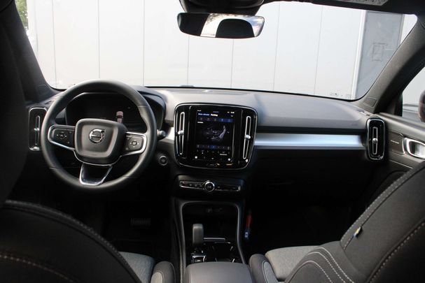 Volvo XC40 B4 Plus Dark 145 kW image number 26