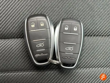 Car image 32