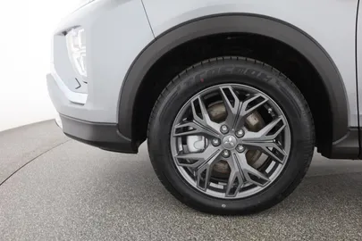 Car image 32