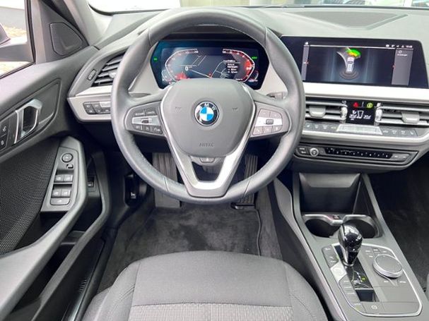 BMW 118i 100 kW image number 10