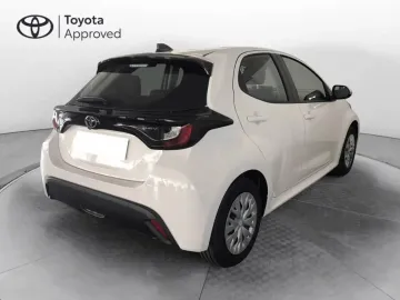 Car image 4
