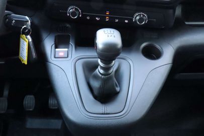 Car image 30