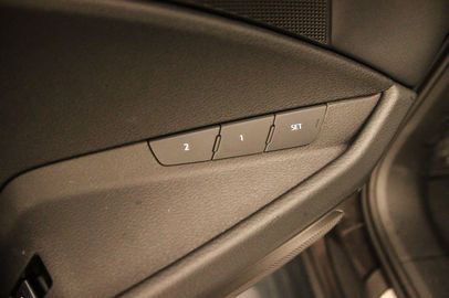 Car image 37