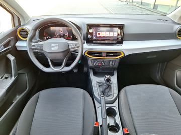 Car image 14