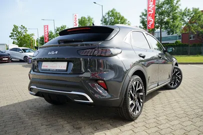 Car image 28