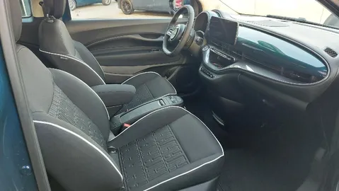 Car image 10