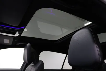 Car image 29