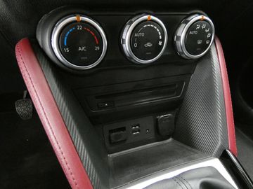 Car image 32