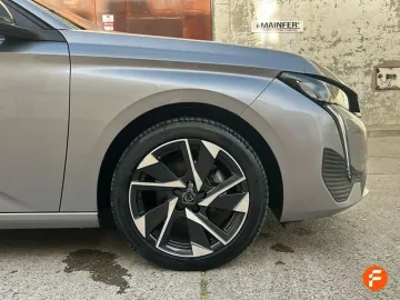 Car image 28