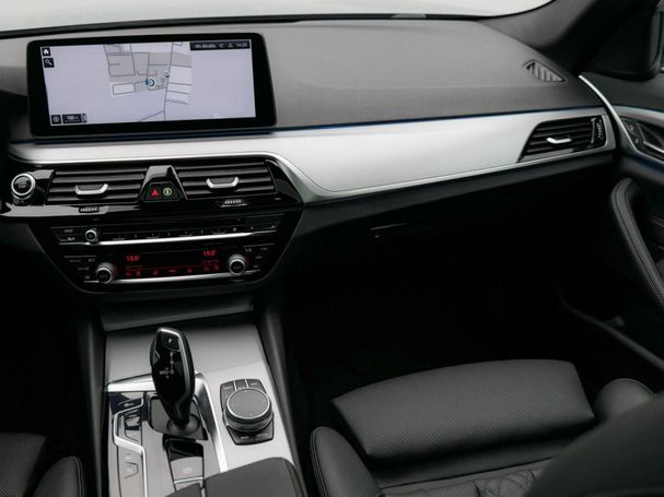 BMW 530 Touring 215 kW image number 38