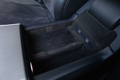 Car image 33