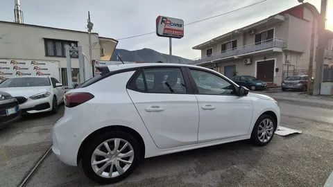 Car image 4