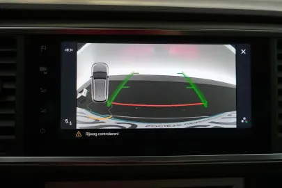 Car image 30