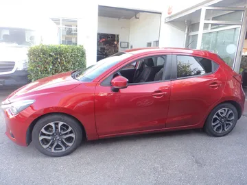 Car image 4