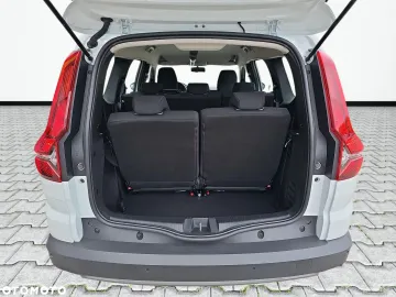 Car image 35