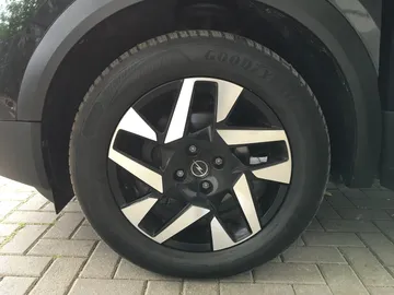 Car image 35